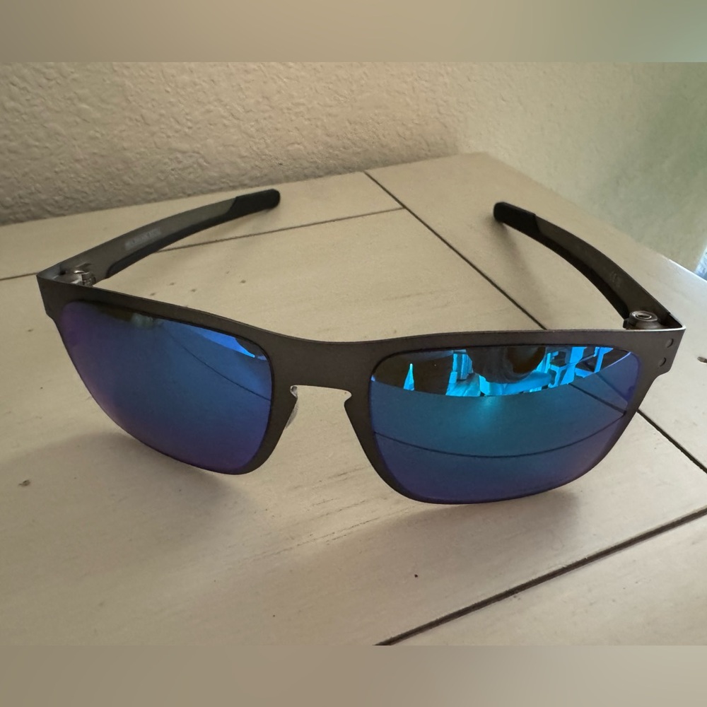 Men’s Oakley Holbrook metal Stylish Black Sunglasses with Blue Lenses